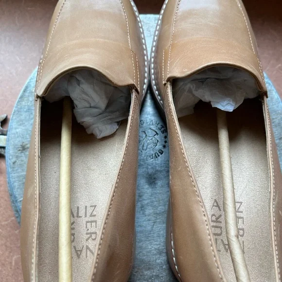 Naturalizer Tan Vegan Leather Heeled Womens Loafers 7.5 Wide - Picture 6 of 6